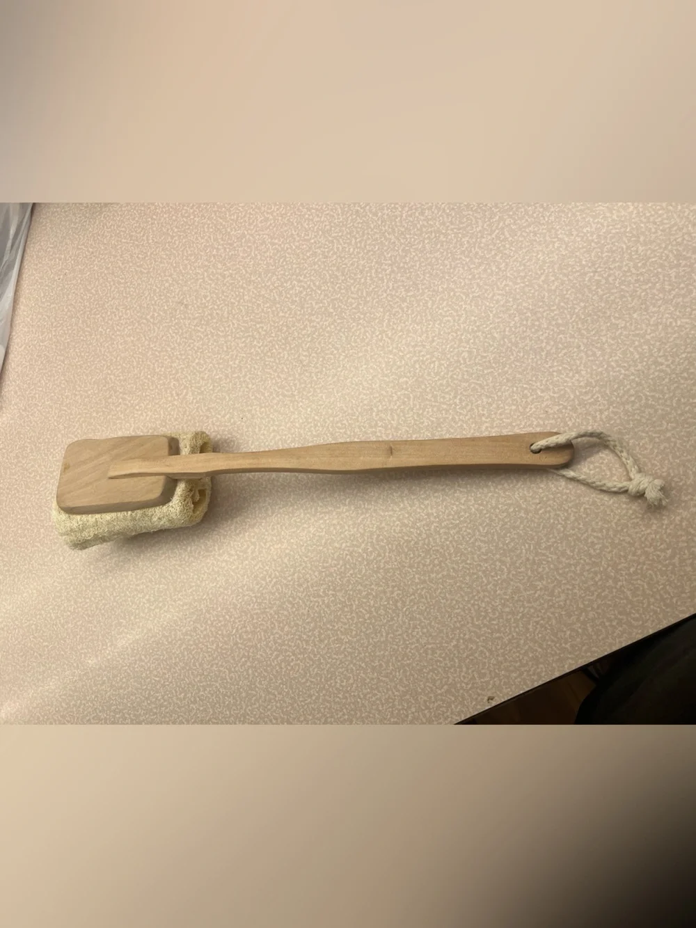 NWOT Bass Wooden Long-Handle Bath Brush with Cream Sponge